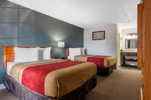 Econo Lodge Airport At RJ Stadium image 22